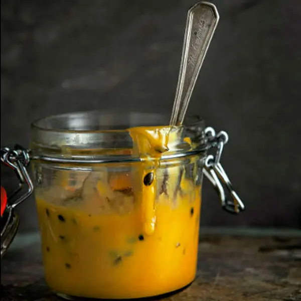 Comida amarillo, azul y rojo para celebrar el día de la independencia de colombia