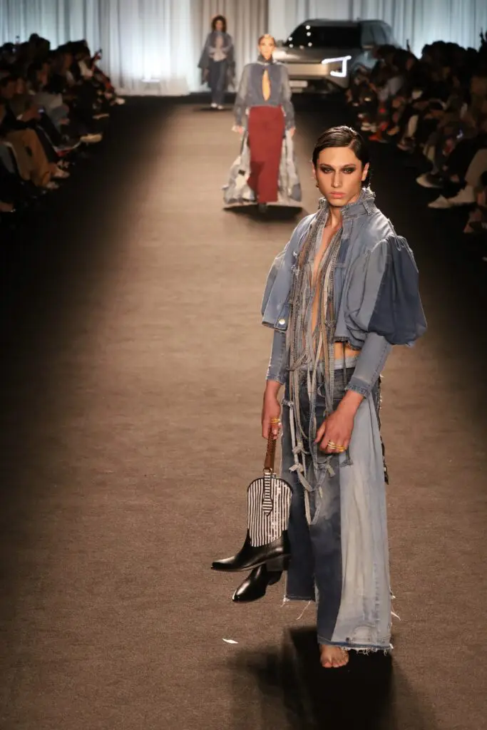 Moda, identidad y sostenibilidad: el legado de alejandro crocker en el bogotá fashion week 2024
