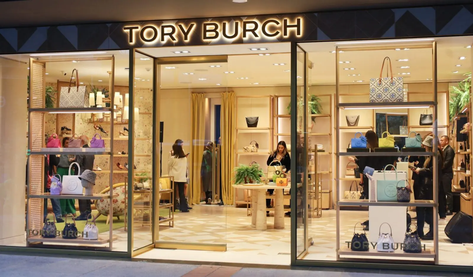 Tory Burch estrenó su tienda en Bogotá