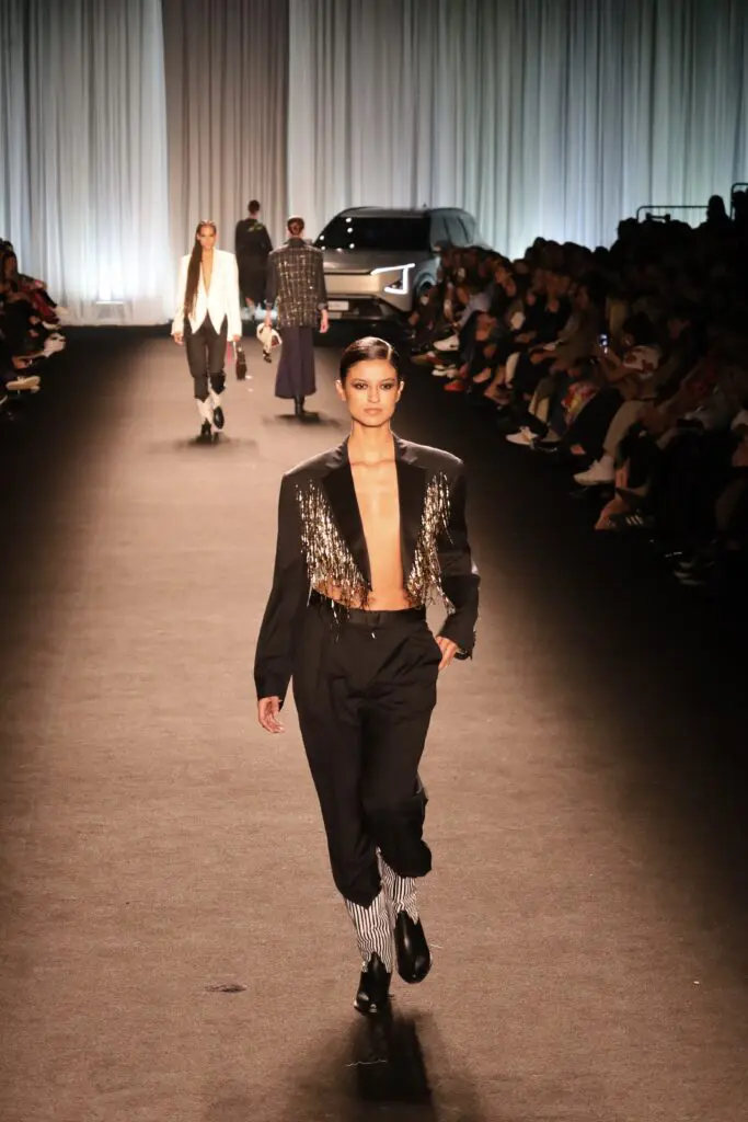 Moda, identidad y sostenibilidad: el legado de alejandro crocker en el bogotá fashion week 2024