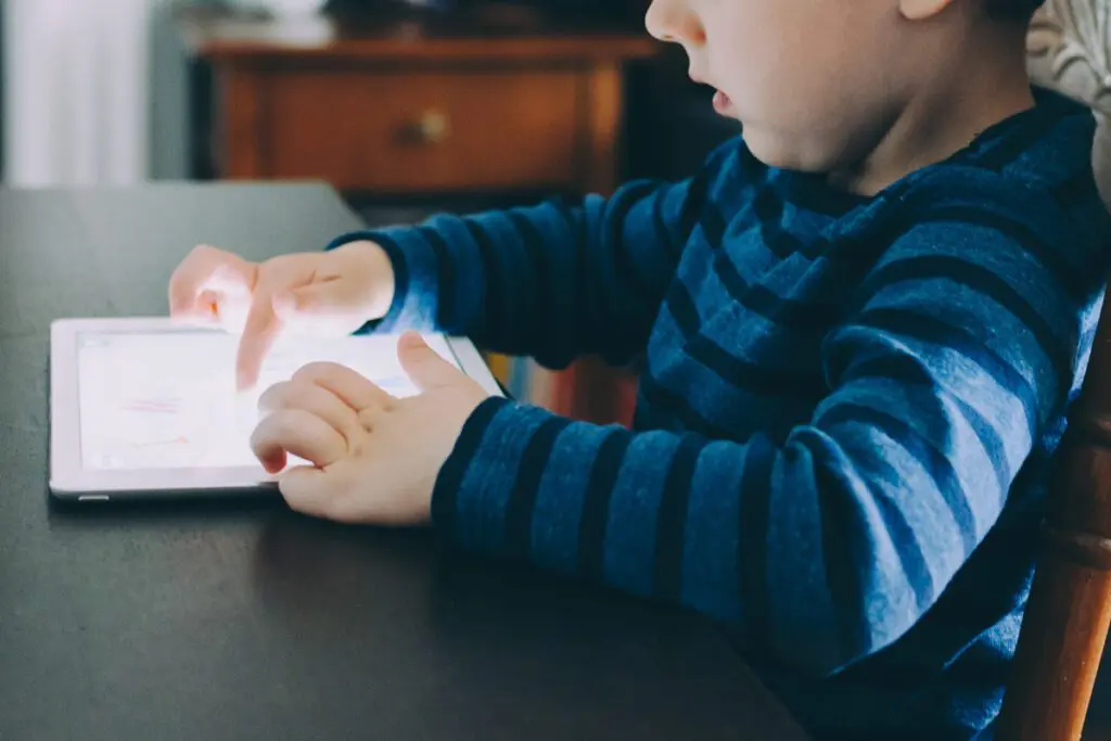 ¿cómo es ser hijo de una pareja geek? Pareja geek