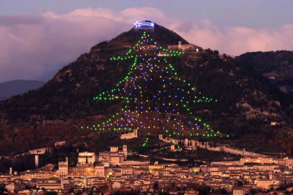 Bogotá tiene uno de los árboles de Navidad más esplendorosos del mundo