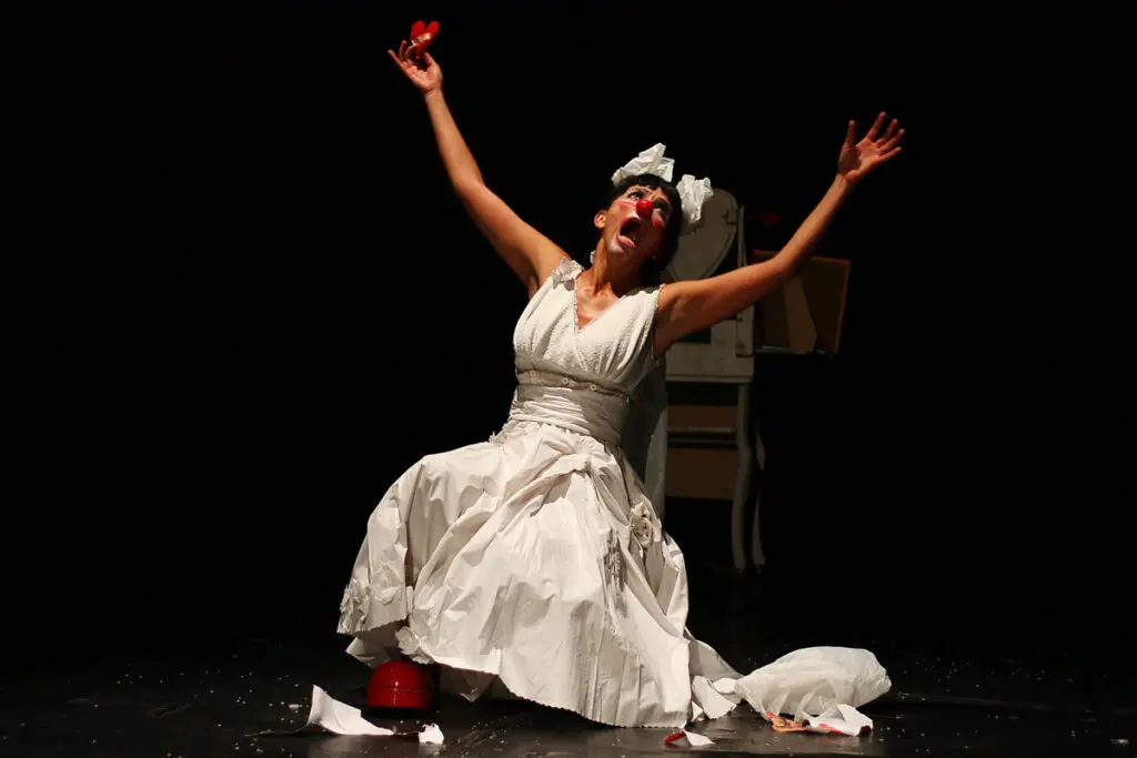 ‘Clementina, la eterna enamorada’, la historia de la payasa colombiana que es éxito en Europa