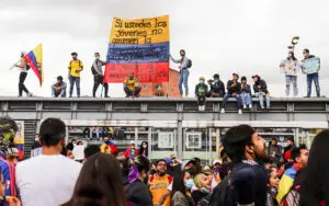 Paro Nacional: ¿Qué significa la bandera al revés?