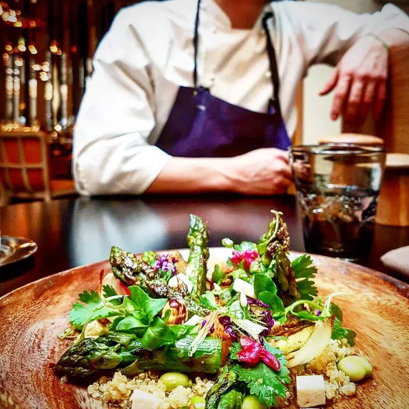 Juan Arbeláez: “Mi suerte fue aprender quemándome, cortándome y cocinando”