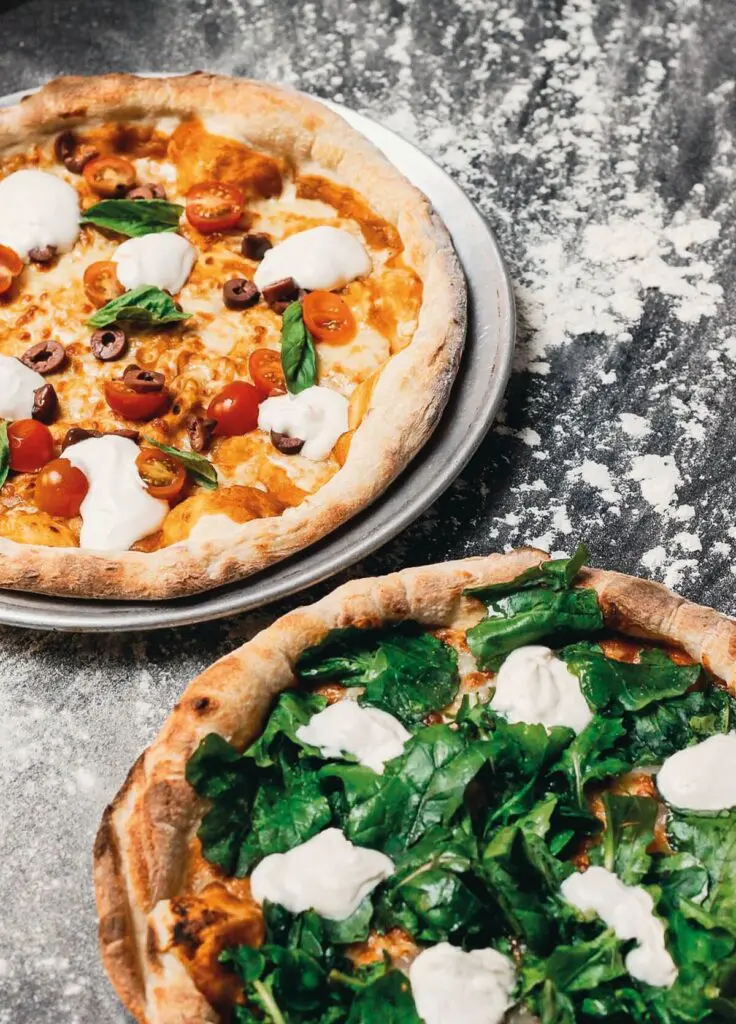 En Julia se hace pizza al estilo italiano