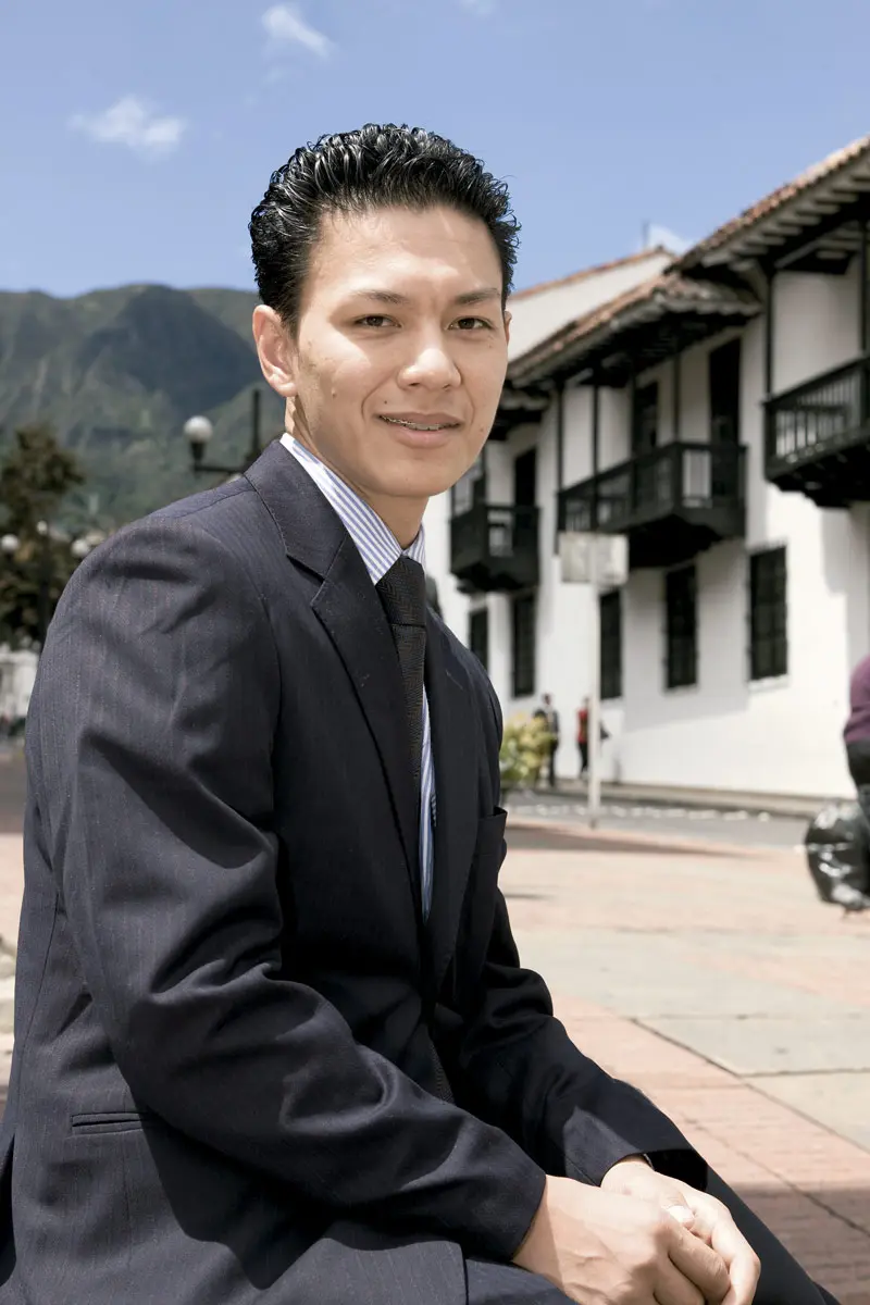 Yokoi Kenji: "Mis amigos no se hubieran suicidado si yo los hubiera llevado a Colombia" Yokoi Kenji Díaz