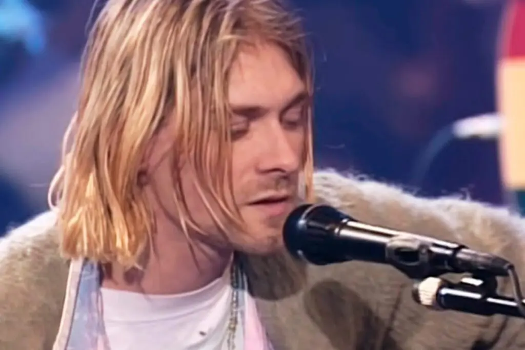 Un plato de papel de 22 mil dólares y otros 4 objetos de famosos subastados por millones