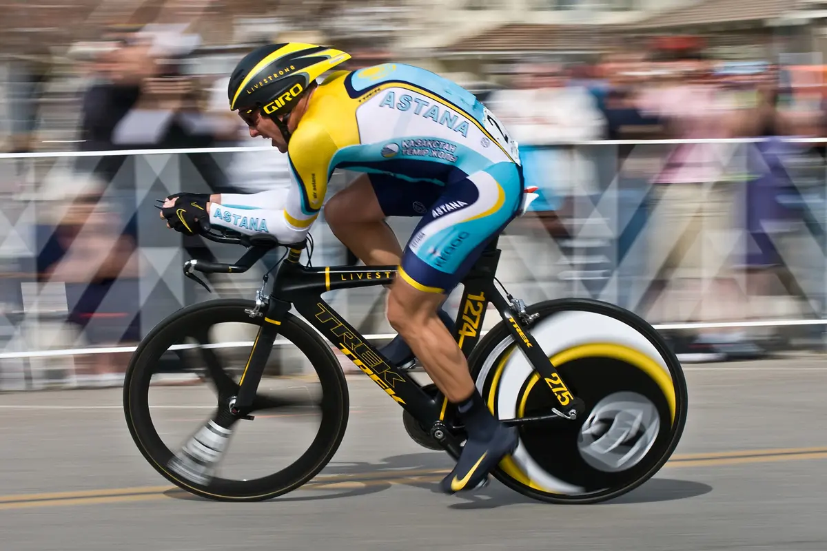 Lance Armstrong, Facebook