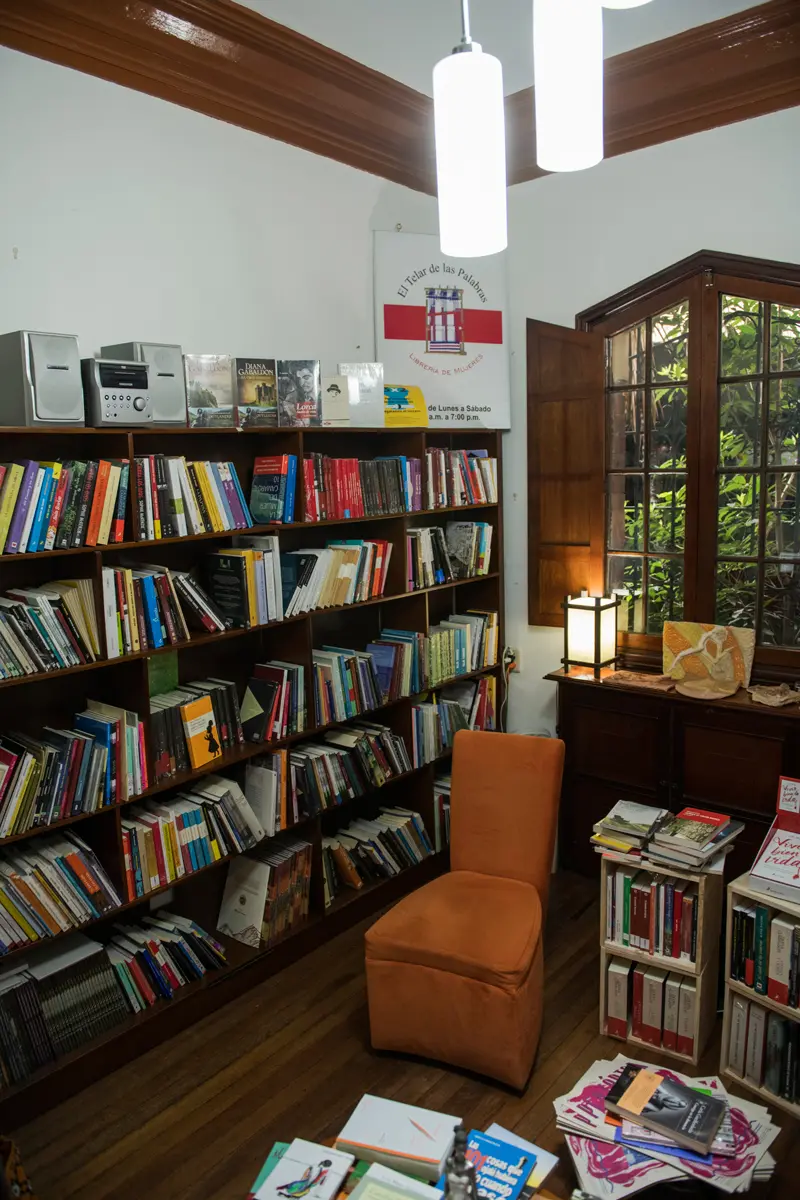 Cuatro librerías en bogotá únicas para conocer, recorrer y disfrutar