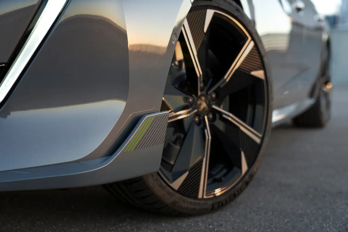 Peugeot celebra 210 años con el lanzamiento de su híbrido más potente llantas Peugeot 508