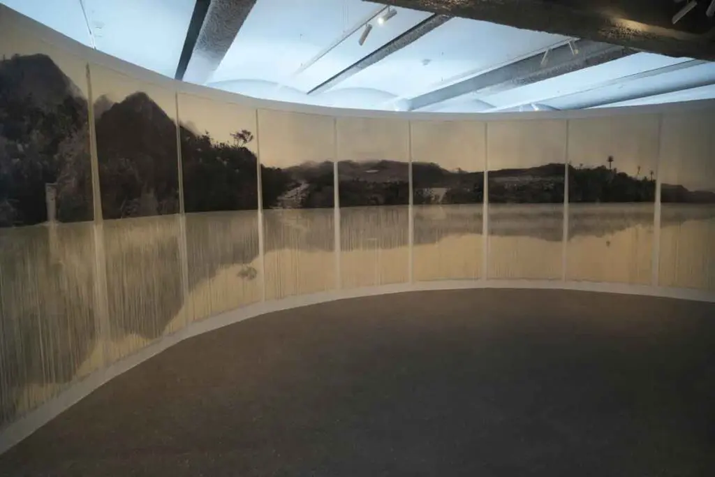 Llovizna: la fuerza sutil de la naturaleza en la obra de Ana González