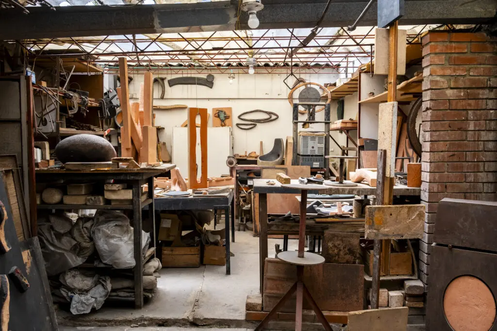 La revolución creativa de Nijolė Šivickas llega al Museo de Arte Moderno de Bogotá (MAMBO)