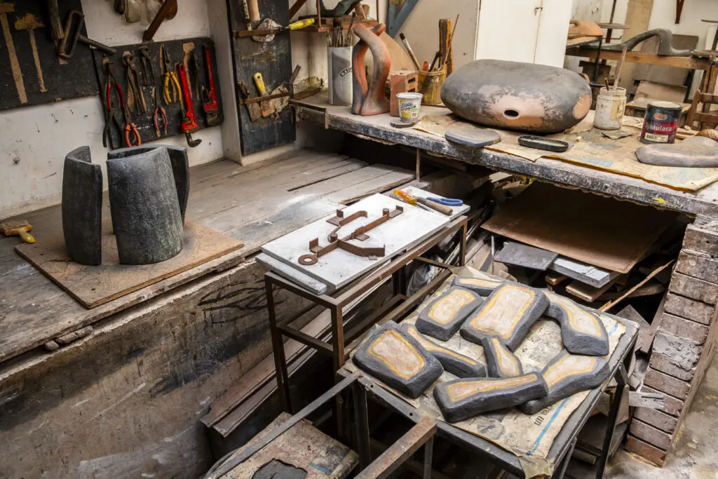 La revolución creativa de Nijolė Šivickas llega al Museo de Arte Moderno de Bogotá (MAMBO)