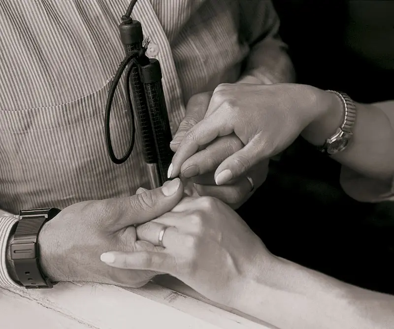 "los ojos son innecesarios para enamorarse": historia de amor entre dos ciegos
