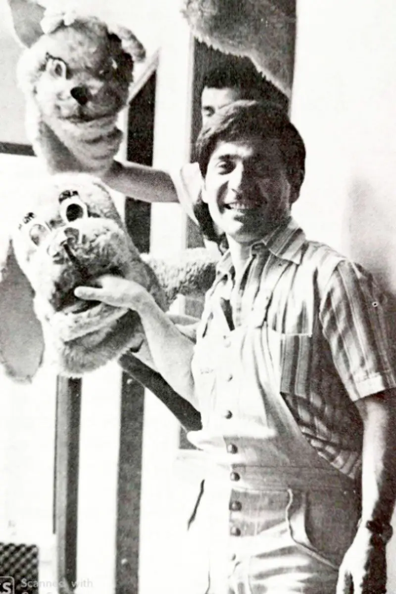 Jaime Manzur, el coleccionista de más de 700 títeres