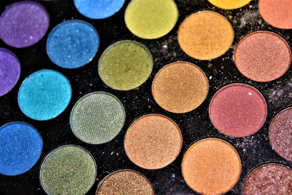 Paso a paso para deslumbrar en el carnaval de barranquilla con el maquillaje Maquillaje para el carnaval de barranquilla