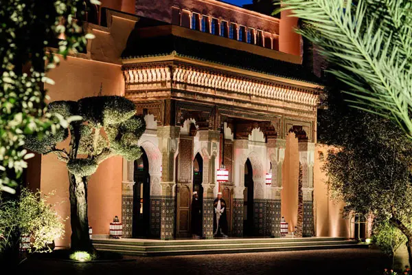 Palais namaskar