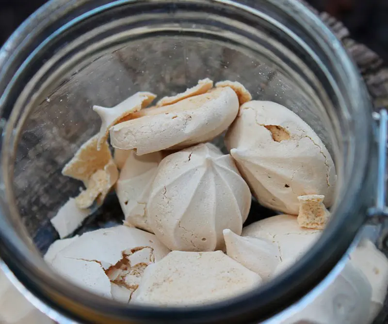 ¿Cómo preparar unos merengues con agua de garbanzo?