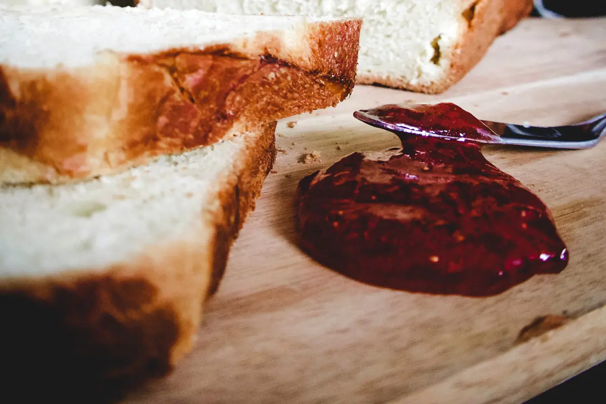 Las mejores recetas con tostadas para disfrutar en casa Mermelada