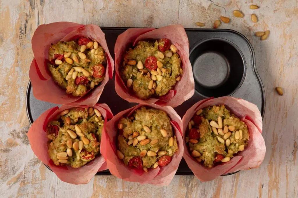Muffins colombianos con queso paipa y tomate cherri
