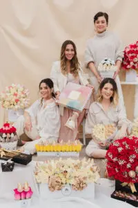 Negrón, arte y glamour en forma de ramos de fresas con chocolate