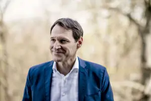 "Dieta de noticias", 10 razones para dejar de ver noticias según Rolf Dobelli