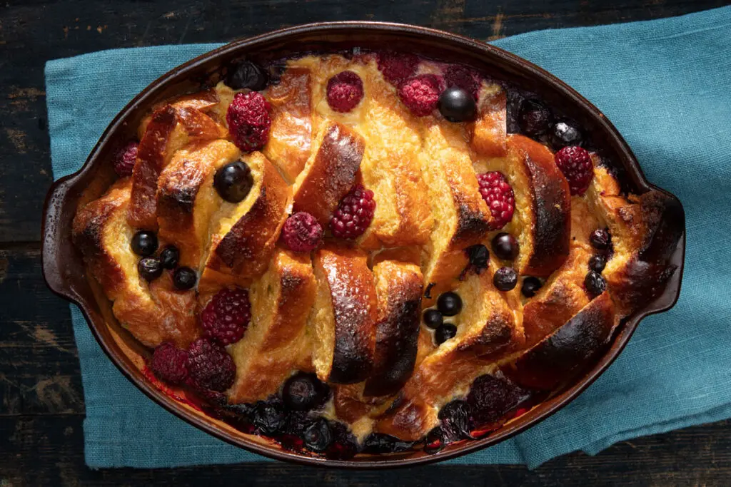 El regreso de la mantequilla: cuatro recetas para utilizarla en casa pudin de pan brioche