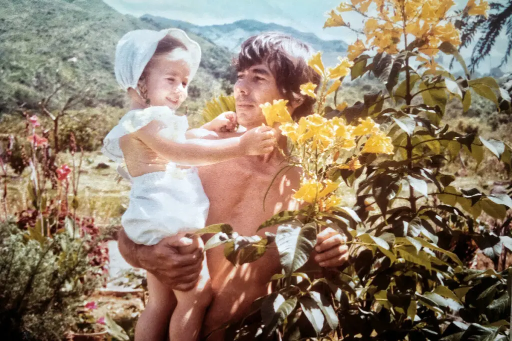 Cómo maté a mi padre: una autoentrevista de sara jaramillo klinkert