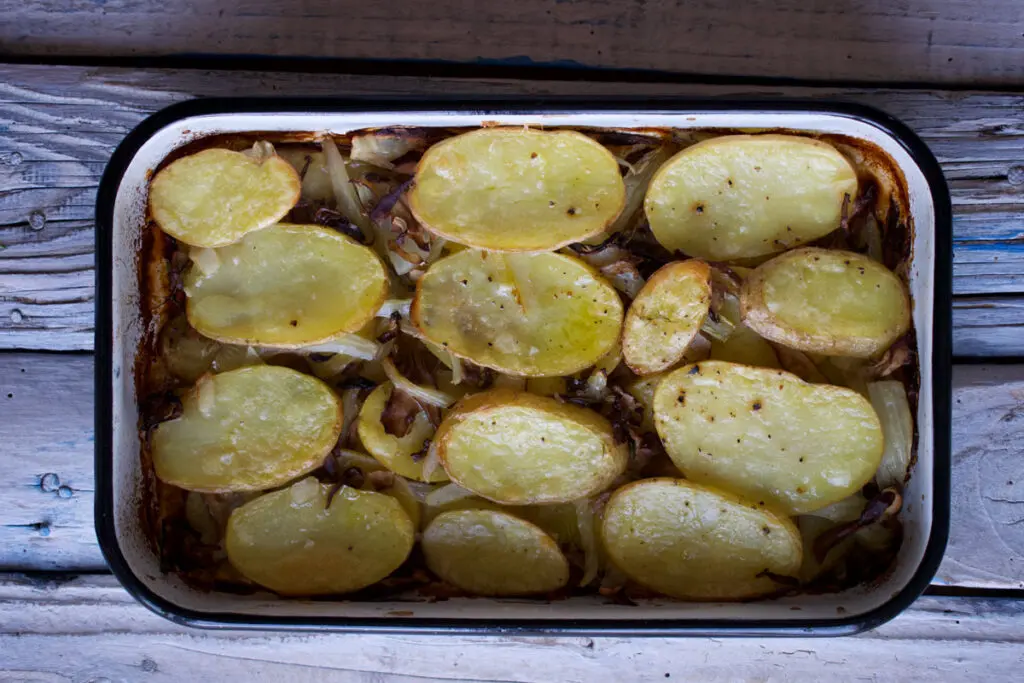 Prepare una receta sencilla papas horneadas con setas e hinojo Receta