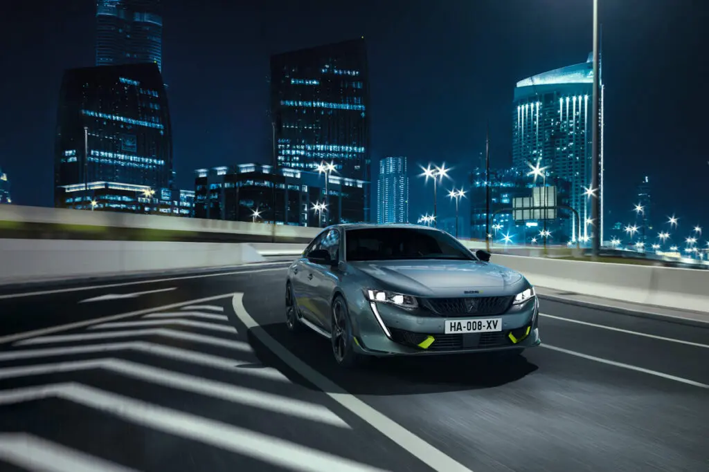 Peugeot celebra 210 años con el lanzamiento de su híbrido más potente Peugeot