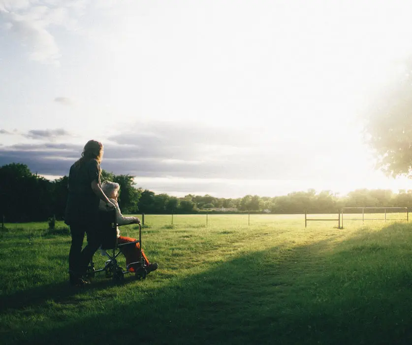 “el día de su muerte entramos todos al cuarto, estuvimos cantando y cogidos de la mano”