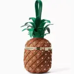 Este diseño sobrio es un clásico. Hace parte de las primeras colecciones de la marca y cuenta con muchas variaciones y colores.