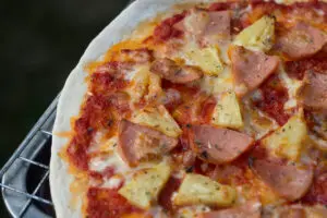 El origen de la pizza hawaiana, napolitana y dónde probarlas en bogotá El origen de la pizza hawaiana
