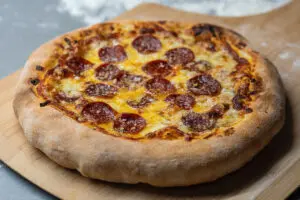 El origen de la pizza hawaiana, napolitana y dónde probarlas en bogotá El origen de la pizza napolitana