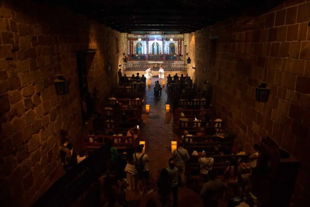 Galería: Así es la experiencia de participar en un concierto de música sacra plano general de la capilla de Santa Bárbara en Barichara