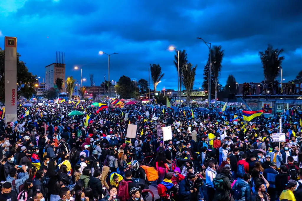 Paro nacional: ¿qué significa la bandera al revés? 23 días de paro nacional en colombia