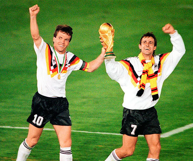 España: La selección española hará homenaje a su participación en Italia 90 con esta camiseta con rombos rojos, amarillos y azules. Foto: Álvaro Morata Autor: Adidas.