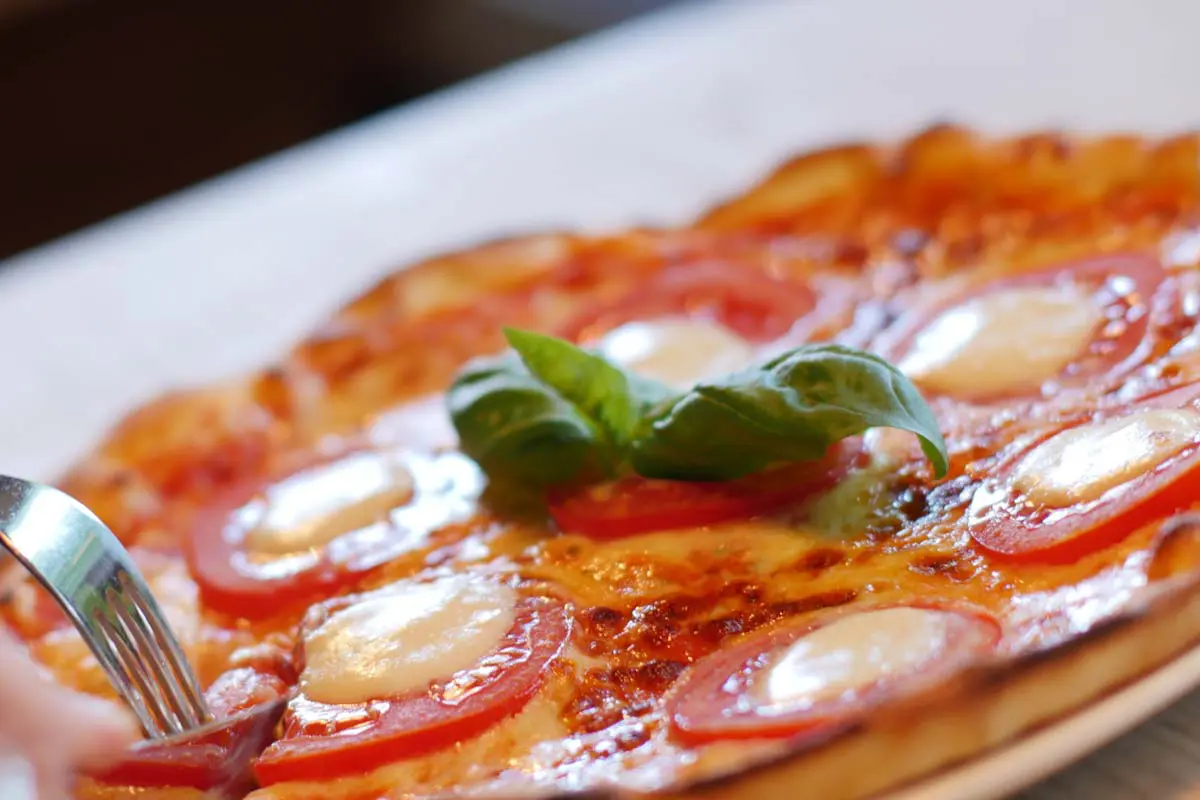 subir las defensas, Facebook