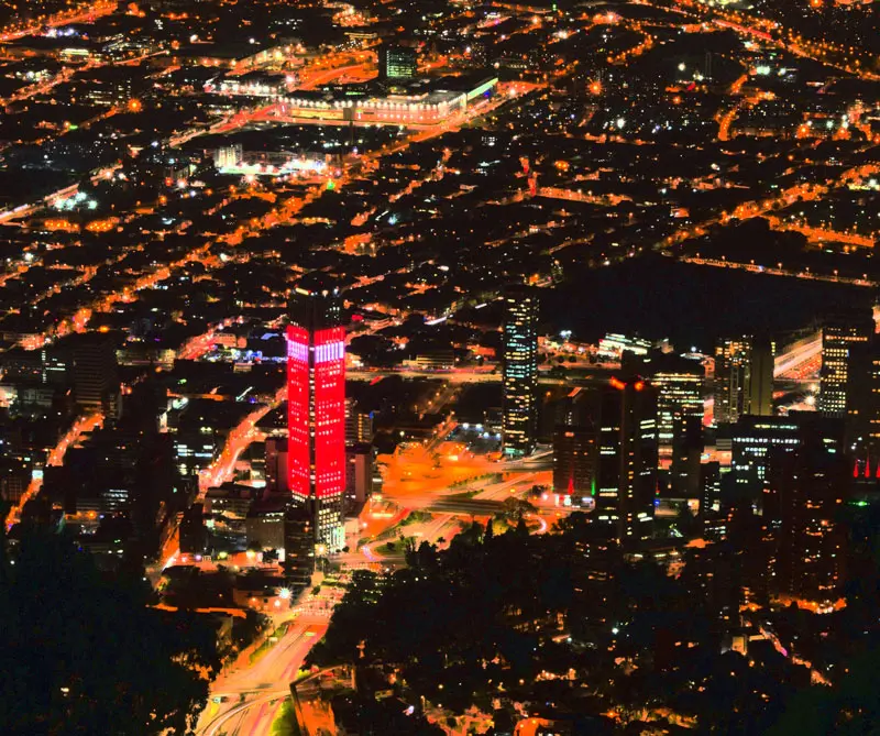 Un largo viaje hacia la noche bogotana, por Mario Mendoza Un largo viaje hacia la noche bogotana, por Mario Mendoza