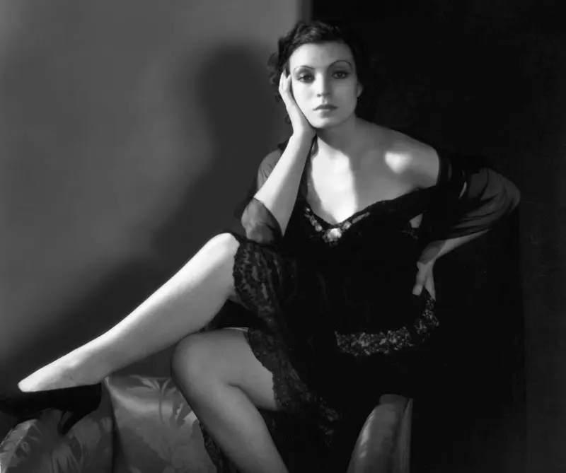 Lectura para fin de año: Divina Lola Lectura para fin de año: Divina Lola