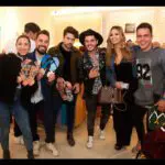 De izquierda a derecha: Riva, influenciadora y locutora de la 92, Daniel Sánchez, novio de Riva, Josue Palacios, Representante de marketing de Click Clack, Juan Sebastián Quintero, modelo y presentador, Melissa Martínez, presentadora colombiana y Tato Ojeda, presentador de televisión.