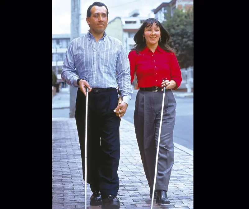 "los ojos son innecesarios para enamorarse": historia de amor entre dos ciegos