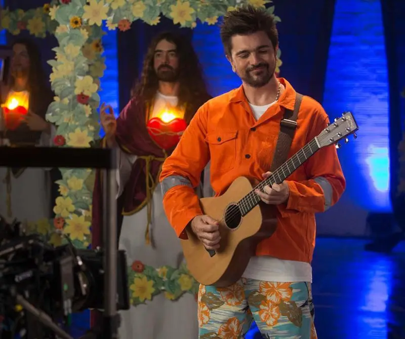 "en el espejo veo las cosas que amo y odio de mí", juan esteban aristizábal Juan esteban aristizábal