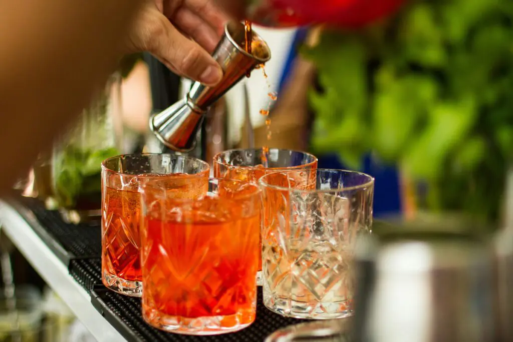 Así se prepara el coctel 'ketel spell'