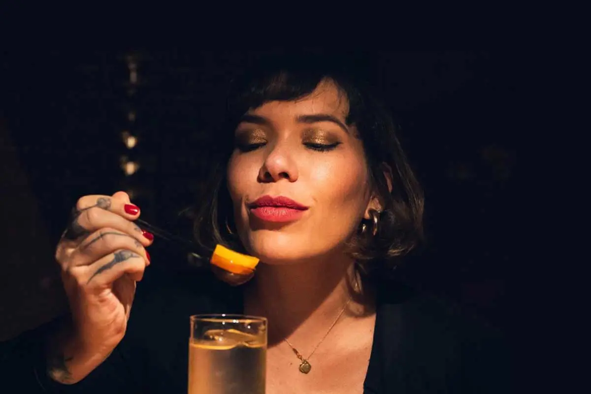 La Sala de Laura, Hernández, Avistamiento