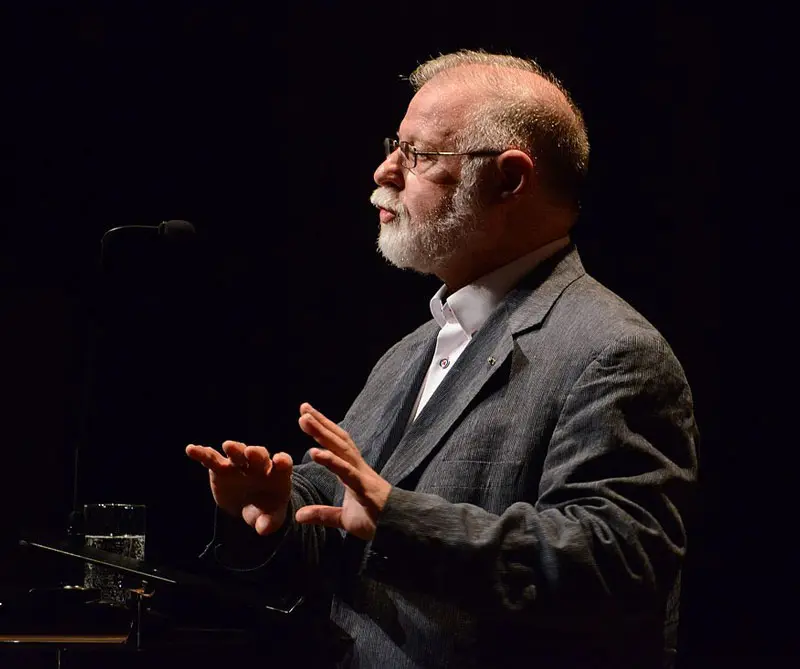 Libro recomendado de la semana: Mientras embalo mi biblioteca