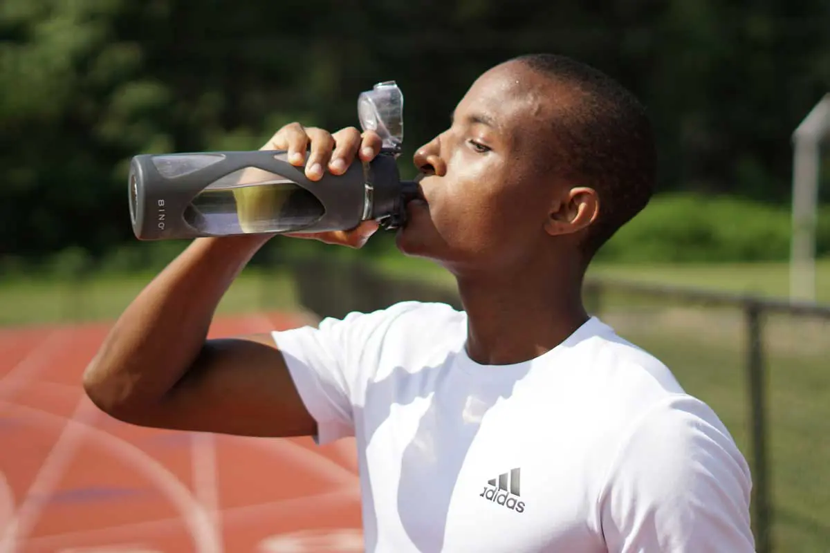 termos y botellas, plástico, bacterias