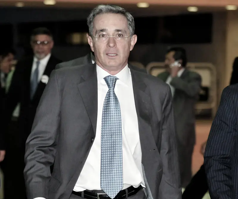 ¿quién le teme a álvaro uribe? , por tomás eloy martínez