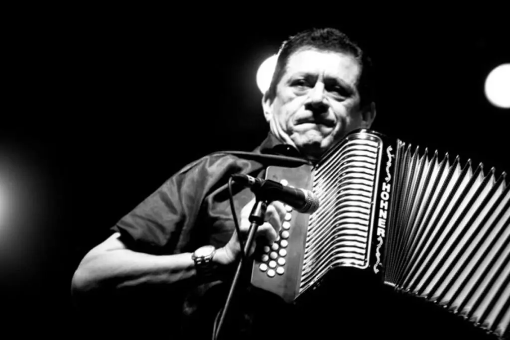 Cuando escalona, daniel samper, benedetti y enrique santos pelearon por el vallenato Libro_vallenato